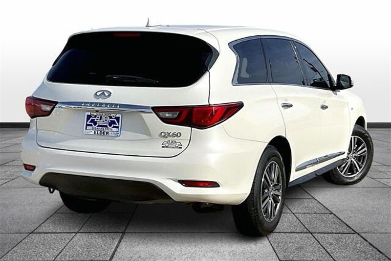 2018 INFINITI QX60 BaseImage 13