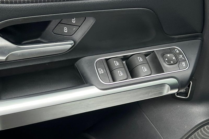 2023 Mercedes-Benz EQB 300Image 12