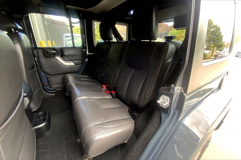 2016 Jeep Wrangler Unlimited Sahara photo 20