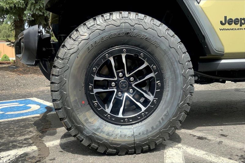 2025 Jeep Wrangler Unlimited Willys photo 12