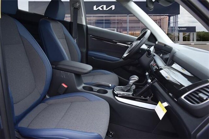 2025 Kia Seltos SImage 12