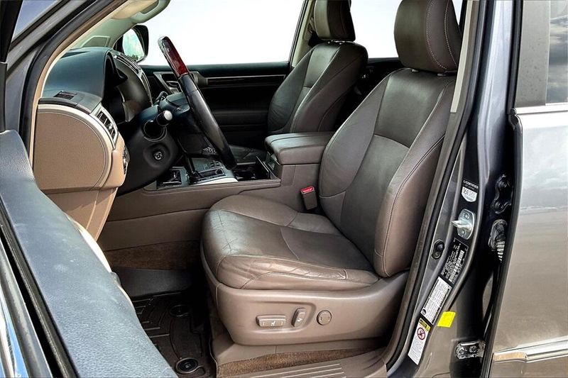 2016 Lexus GX 460 photo 23