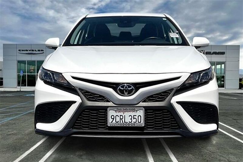 Used 2022 Toyota Camry SEImage 2