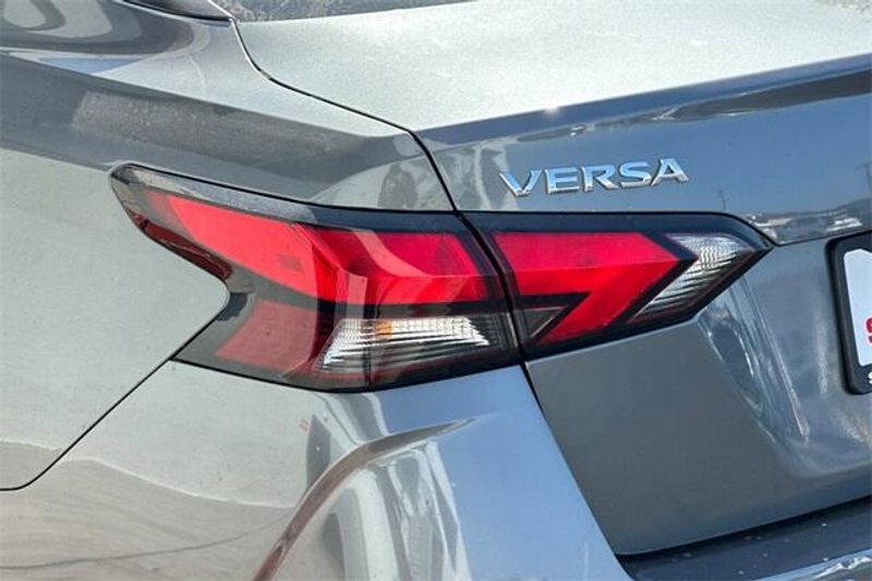 New 2025 Nissan Versa 1.6 SVImage 20