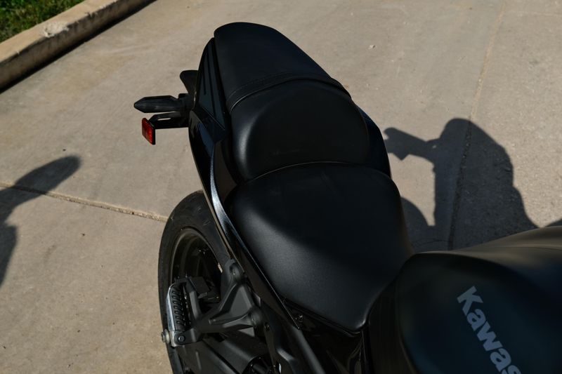 2025 Kawasaki NINJA 650 ABS METALLIC MATTE OLD SCHOOL GREEN AND METALLIC SPARK BLACK Image 10