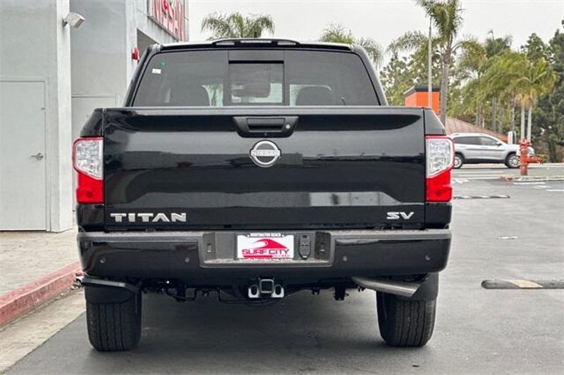 2024 Nissan Titan SVImage 4