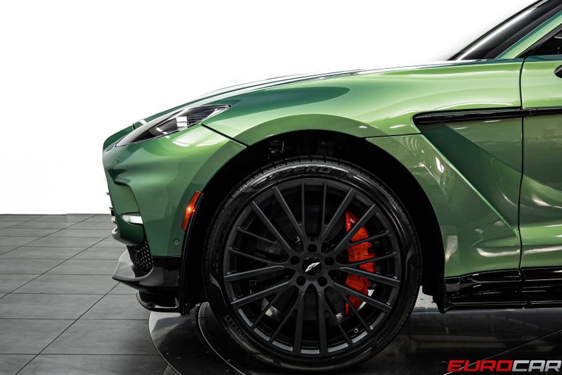 2023 Aston Martin DBX 707 *SPECIAL FACTORY PAINT * PANORAMIC ROOF*Image 13