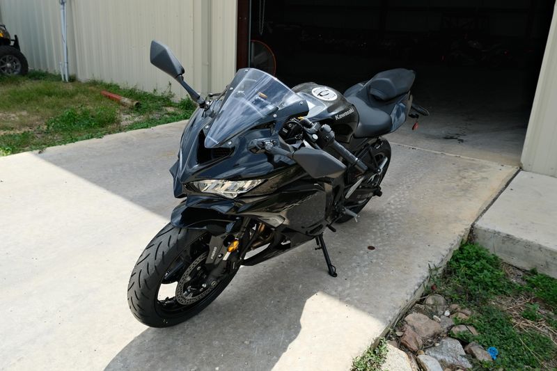 New 2025 Kawasaki NINJA ZX4R ABS METALLIC SPARK BLACK Image 7