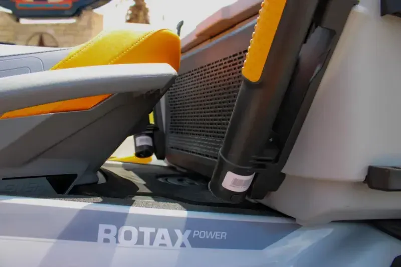 2025 SEADOO FISHPRO TROPHY 170 WITH SOUND SYSTEM IDF SHARK GREY AND ORANGE CRUSH Image 19
