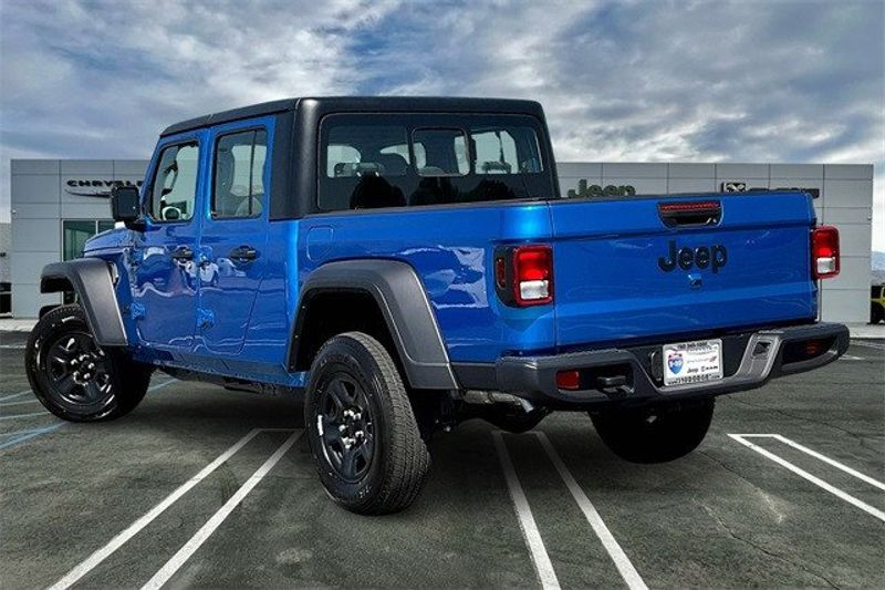 2024 Jeep Gladiator Sport 4x4Image 2