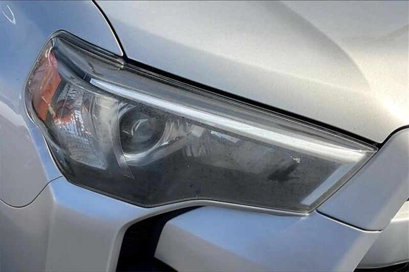 2022 Toyota 4Runner SR5Image 27