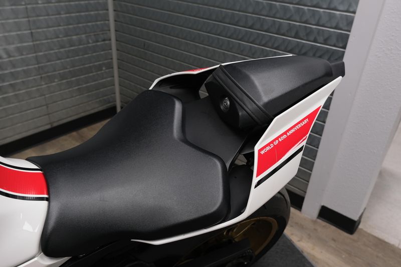 USED 2022 YAMAHA YZF-R1 Image 17