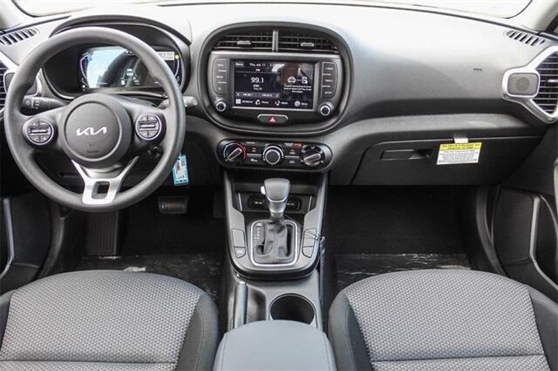 New 2025 Kia Soul LXImage 5