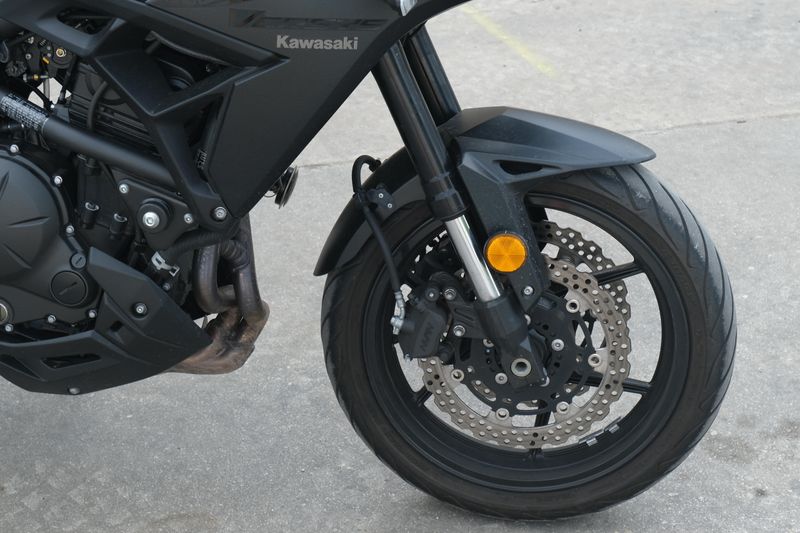 2023 Kawasaki VERSYS 650 LT METALLIC SPARK BLACK AND METALLIC FLAT SPARK BLACK Image 15