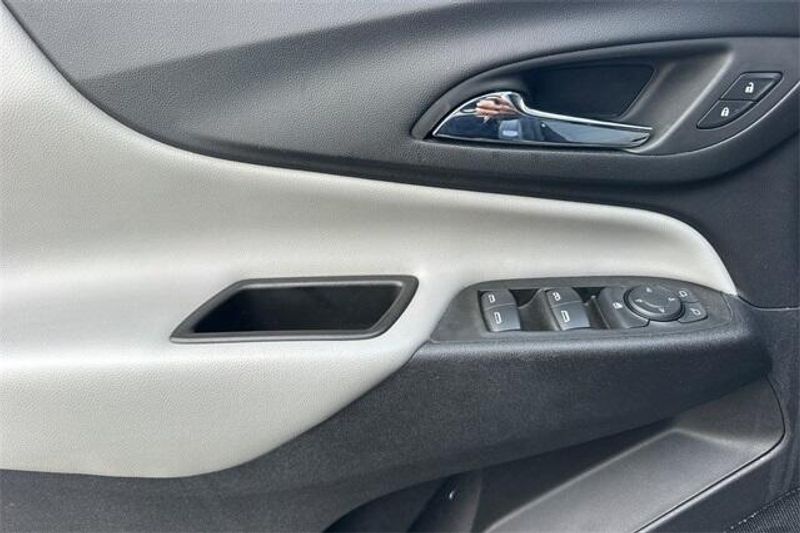 2023 Chevrolet Equinox LTImage 9