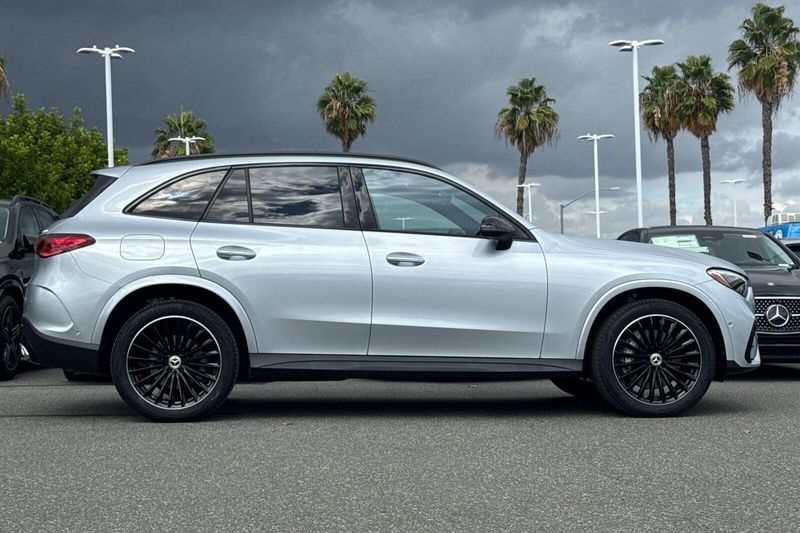 Used 2025 Mercedes-Benz GLC 300Image 3
