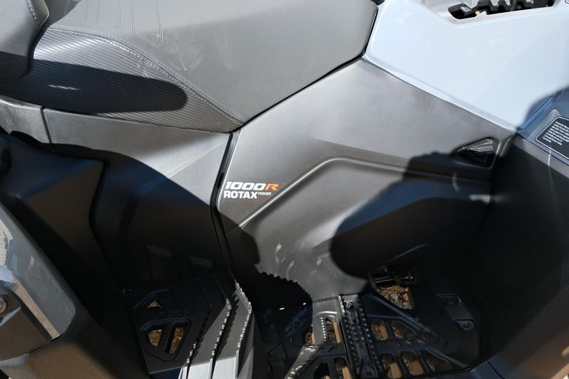NEW 2026 CAN-AM OUTLANDER MAX DPS 1000R Image 11