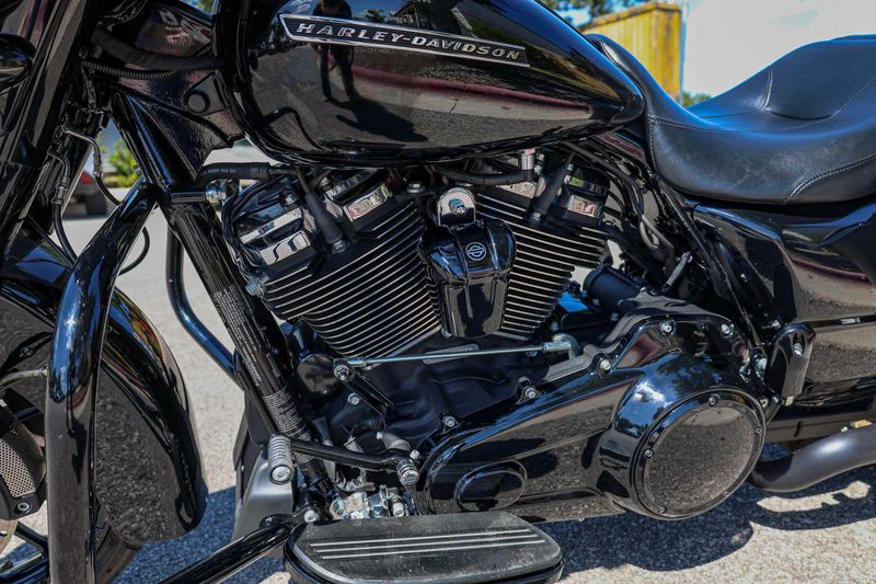 USED 2018 HARLEY STREET GLIDE SPECIAL Image 18