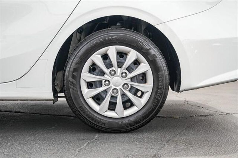 2024 Kia Forte LXImage 12