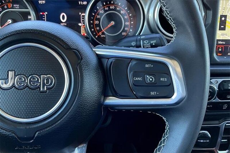 2023 Jeep Gladiator Overland photo 18