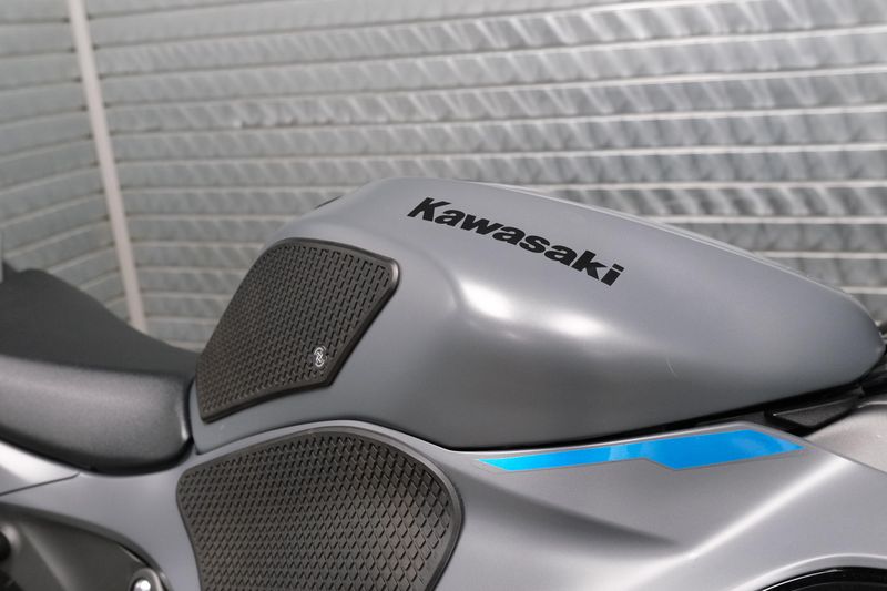USED 2025 KAWASAKI NINJA ZX6R ABS Image 11