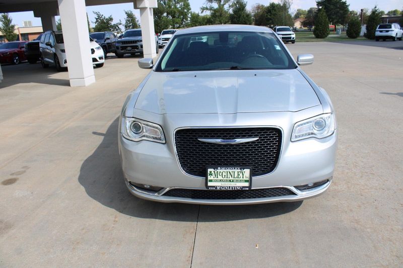 2019 Chrysler 300 Touring Limited photo 3