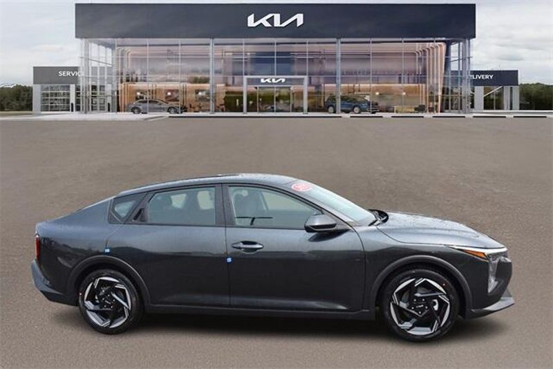 2025 Kia K4 EXImage 2