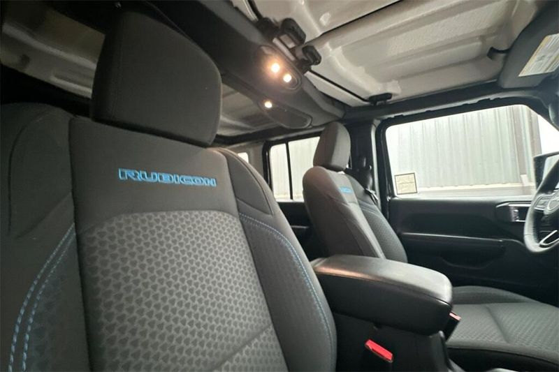 2024 Jeep Wrangler 4xe Rubicon photo 17