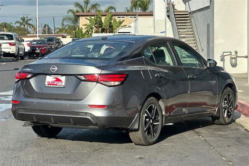 New 2025 Nissan Sentra SVImage 3