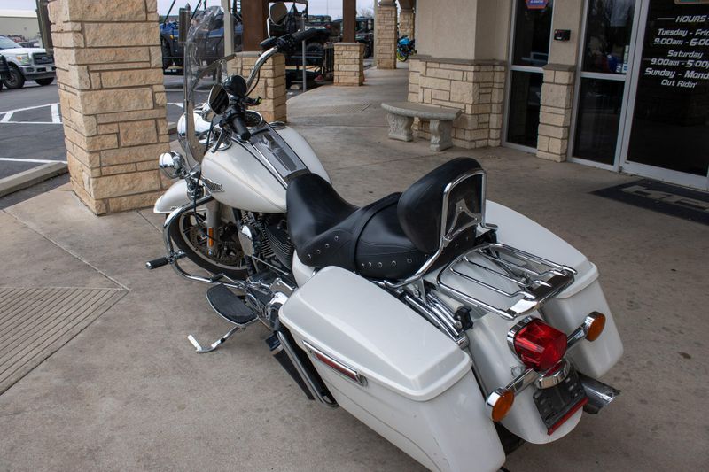 USED 2015 HARLEY ROAD KING BASE Image 8