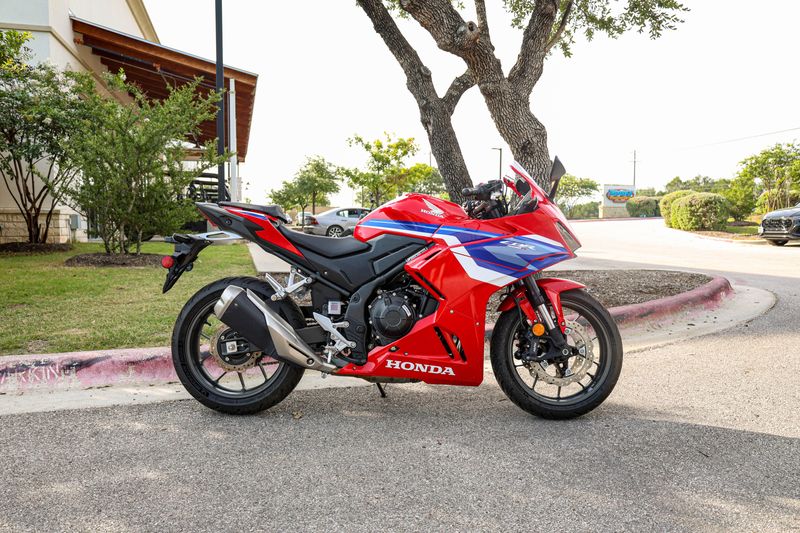 USED 2025 HONDA CBR500R Image 7