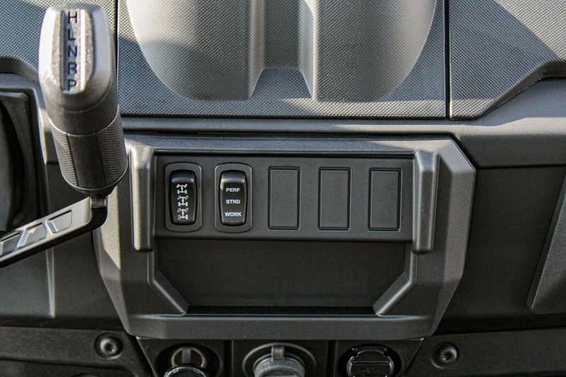 2025 Polaris RANGER CREW XP 1000 PREMIUM PURSUIT CAMO Image 13