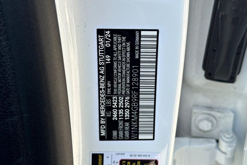 Used 2024 Mercedes-Benz GLC 300Image 35