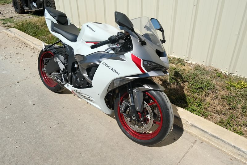 USED 2024 KAWASAKI NINJA ZX6R Image 1