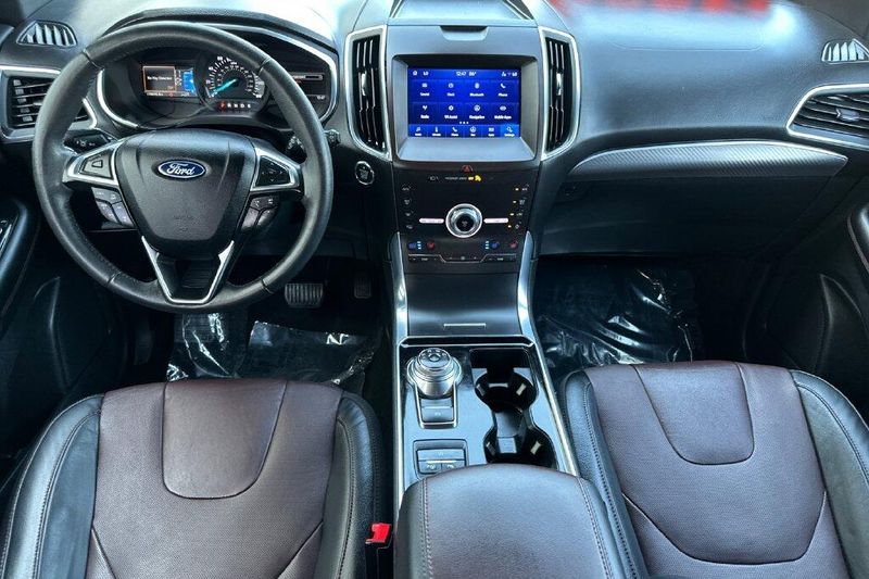 Used 2020 Ford Edge TitaniumImage 12