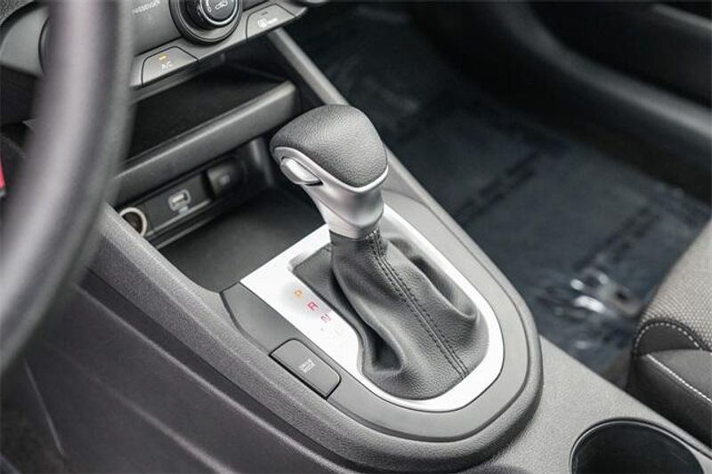 2024 Kia Forte LXImage 20