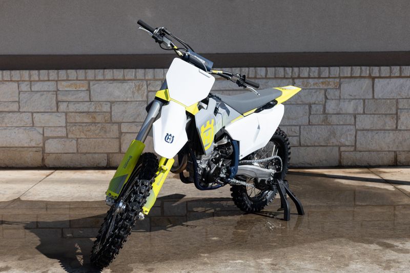 2023 HUSQVARNA FX 350 in a WHITE exterior color. Family PowerSports (877) 886-1997 familypowersports.com 