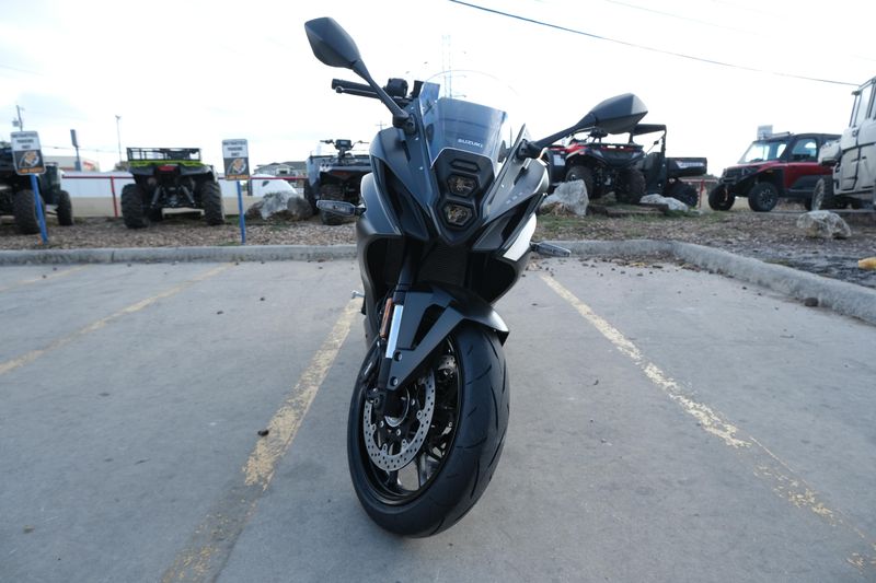 2025 SUZUKI GSX8R in a BLACK exterior color. Family PowerSports (877) 886-1997 familypowersports.com 