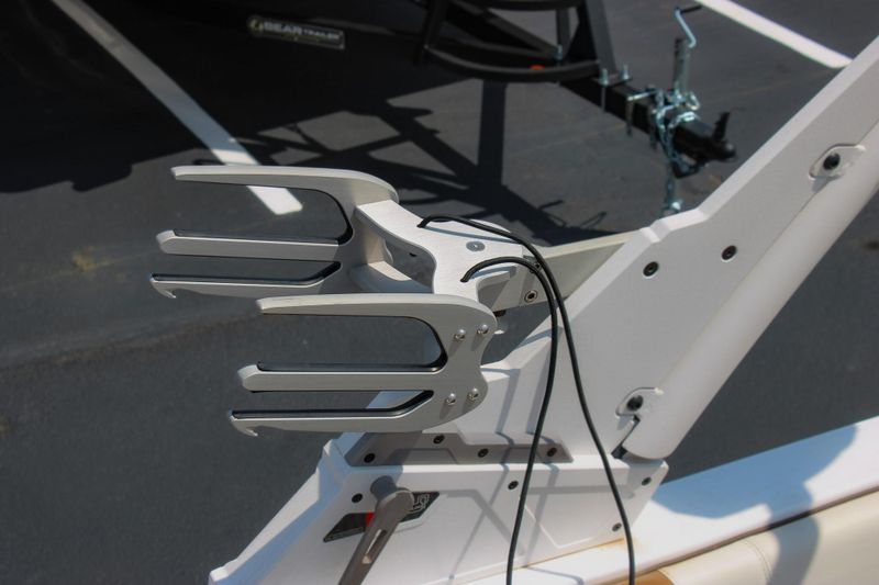2024 MALIBU 21 LX  in a WHITE exterior color. Family PowerSports (877) 886-1997 familypowersports.com 