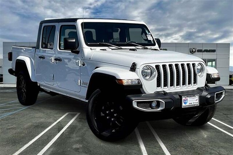 2023 Jeep Gladiator Overland photo 11