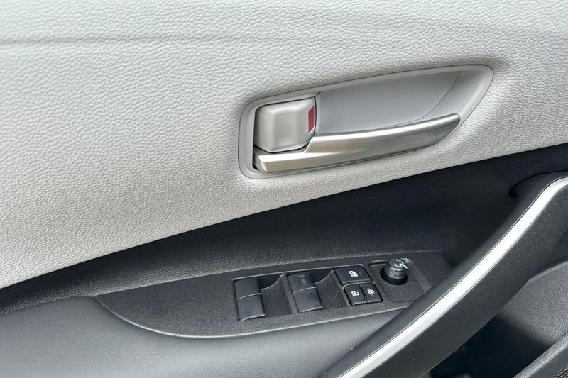 New 2025 Toyota Corolla SEImage 10