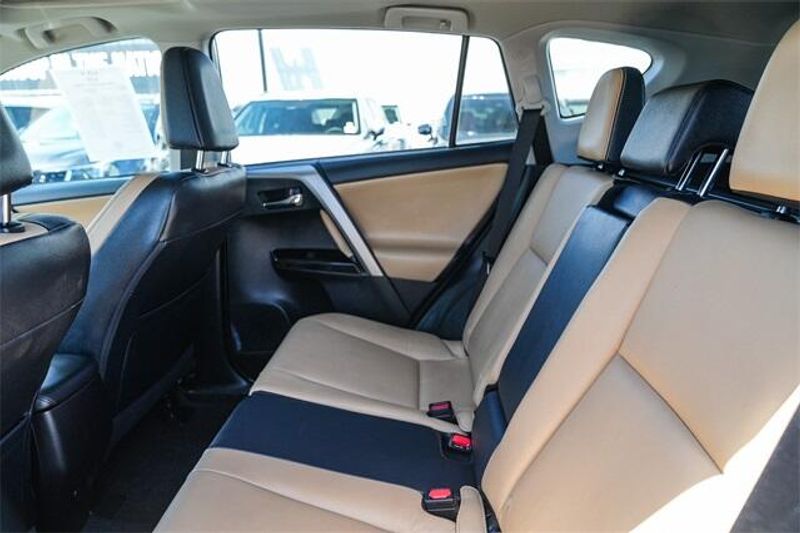 2016 Toyota RAV4 LimitedImage 18
