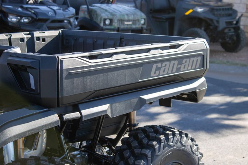 NEW 2026 CAN-AM OUTLANDER MAX 6X6 BACKCOUNTRY 1000R Image 16