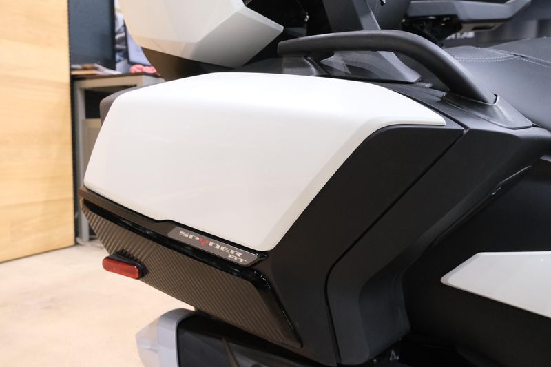NEW 2026 CAN-AM SPYDER RT LIMITED Image 14
