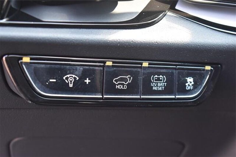 New 2025 Kia Niro SXImage 25