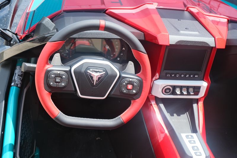 2025 Polaris SLINGSHOT 10 RADIANT RED PEARL Image 16