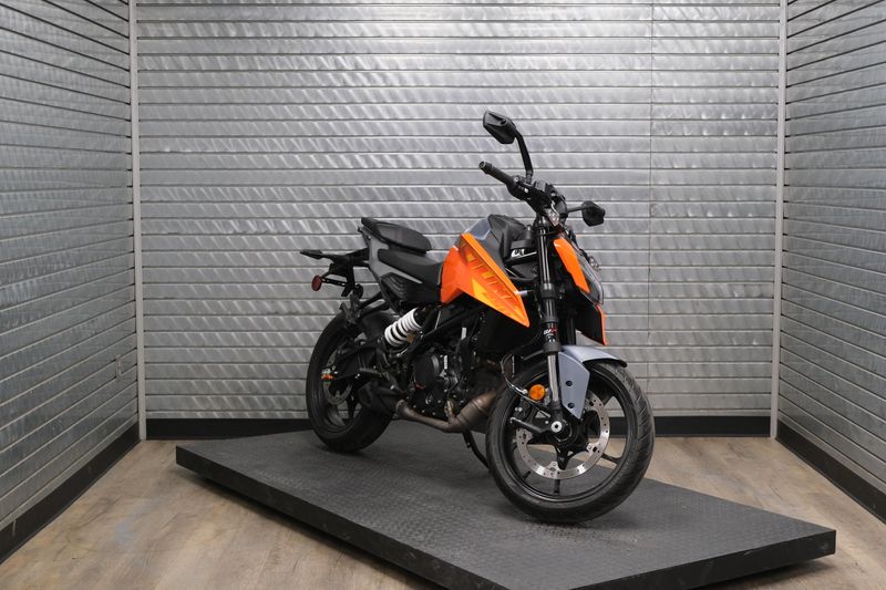 USED 2024 KTM 250 DUKE Image 1
