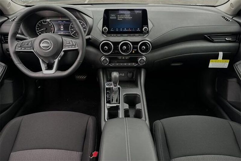New 2025 Nissan Sentra SVImage 10
