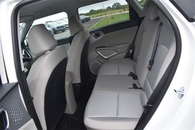 New 2025 Kia Soul LXImage 16