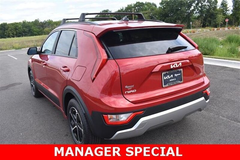 New 2025 Kia Niro LXImage 5